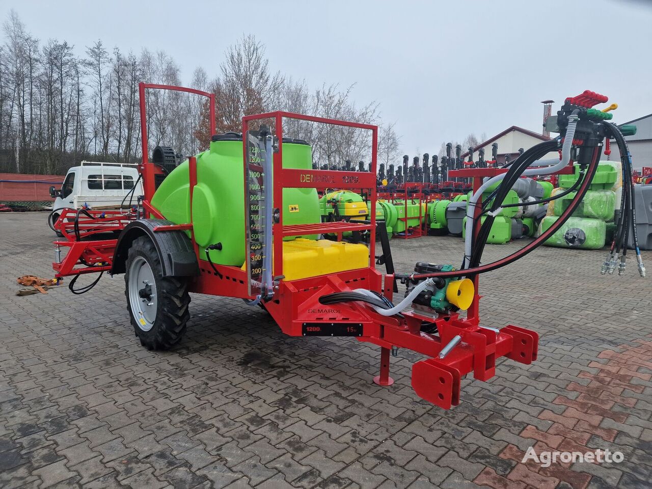 autre matériel agricole Opryskiwacz polowy przyczepiany 1200 litrów lanca 12m
