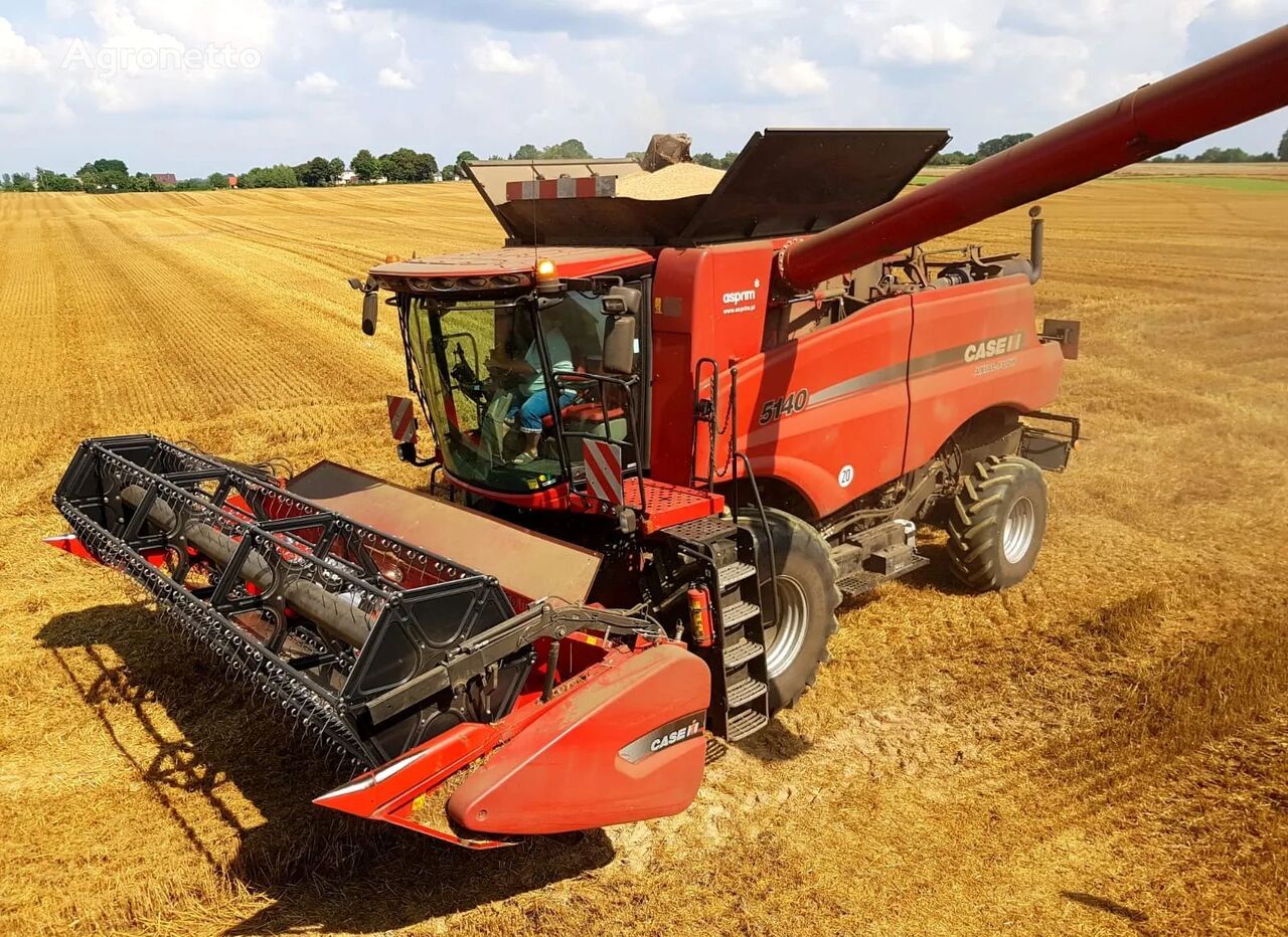 moissonneuse-batteuse Case IH 5140