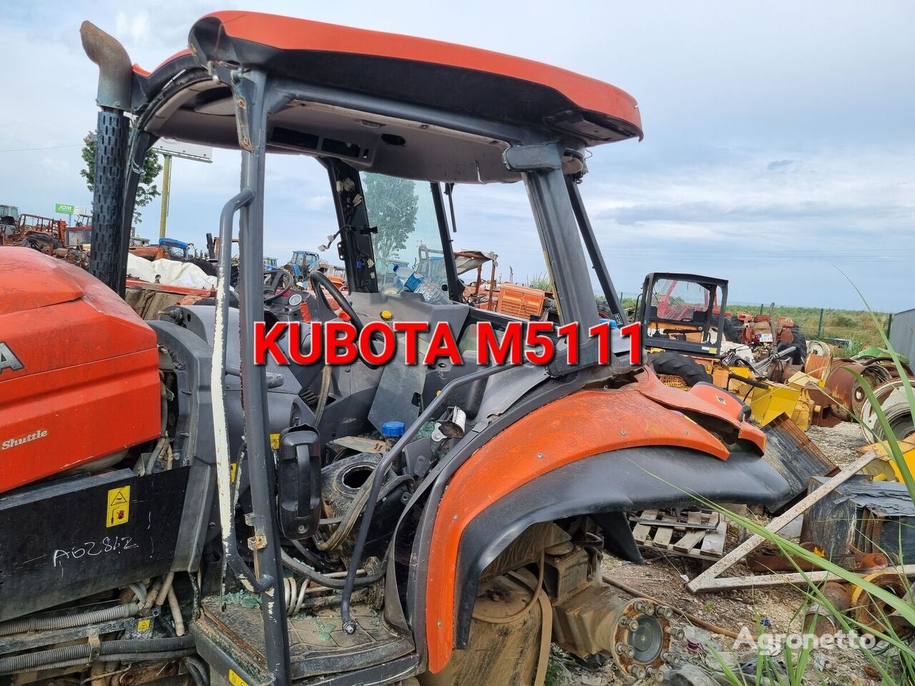 Kubota CABINE M5111 pour tracteur à roues pour pièces détachées