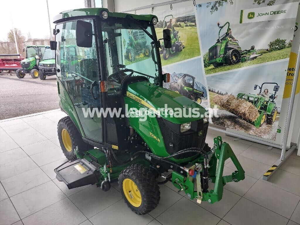 tracteur à roues John Deere 1026R