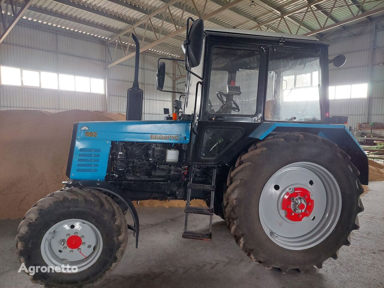 tracteur à roues MTZ Belarus 892