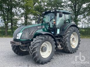 Valtra T153 wielen trekker